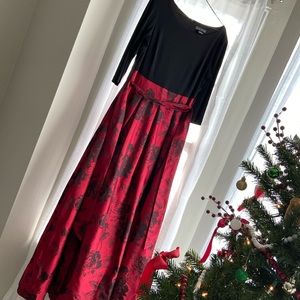 Jessica Howard, gown